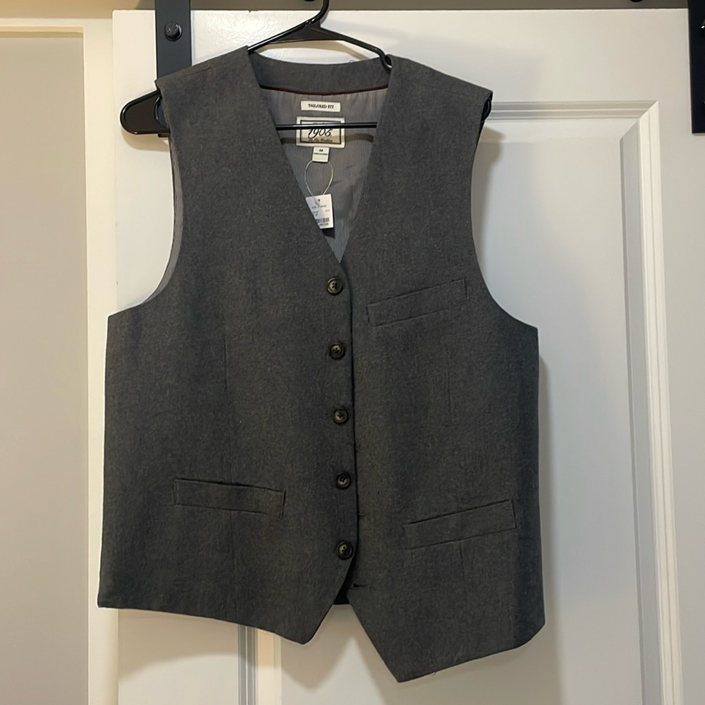 Medium Jos A Bank 1905 Gray Vest. NEW WITH TAGS